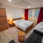 Tavba -gocar Az 27 Osob, 8 Apartmanu,8 Koupelen, 8 Kuchyni Na Kraji Lesa Holiday home Kamenicky Senov