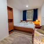 Tavba -gocar Az 27 Osob, 8 Apartmanu,8 Koupelen, 8 Kuchyni Na Kraji Lesa