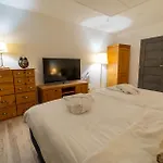Tavba -gocar Az 27 Osob, 8 Apartmanu,8 Koupelen, 8 Kuchyni Na Kraji Lesa Holiday home *