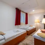 Holiday home Tavba -gocar Az 27 Osob, 8 Apartmanu,8 Koupelen, 8 Kuchyni Na Kraji Lesa