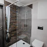 Tavba -gocar Az 27 Osob, 8 Apartmanu,8 Koupelen, 8 Kuchyni Na Kraji Lesa Holiday home *