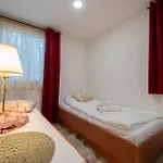 Tavba -gocar Az 27 Osob, 8 Apartmanu,8 Koupelen, 8 Kuchyni Na Kraji Lesa Kamenicky Senov