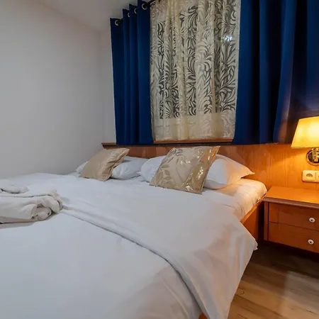 Tavba -gocar Az 27 Osob, 8 Apartmanu,8 Koupelen, 8 Kuchyni Na Kraji Lesa * Kamenicky Senov