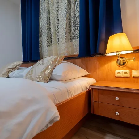 Feriehus Tavba -gocar Az 27 Osob, 8 Apartmanu,8 Koupelen, 8 Kuchyni Na Kraji Lesa