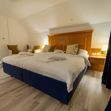 Tavba -gocar Az 27 Osob, 8 Apartmanu,8 Koupelen, 8 Kuchyni Na Kraji Lesa