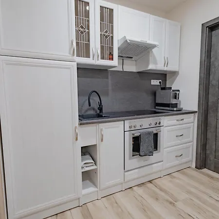 Feriehus Tavba -gocar Az 27 Osob, 8 Apartmanu,8 Koupelen, 8 Kuchyni Na Kraji Lesa
