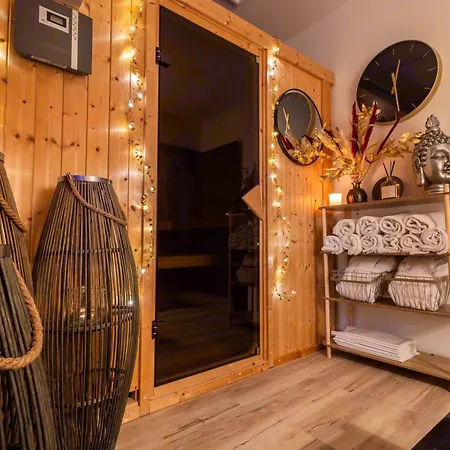 Feriehus Tavba -gocar Az 27 Osob, 8 Apartmanu,8 Koupelen, 8 Kuchyni Na Kraji Lesa Kamenicky Senov