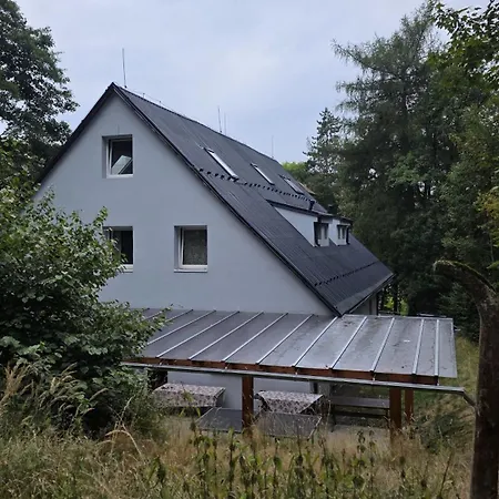 Дом отдыха Tavba -gocar Az 27 Osob, 8 Apartmanu,8 Koupelen, 8 Kuchyni Na Kraji Lesa