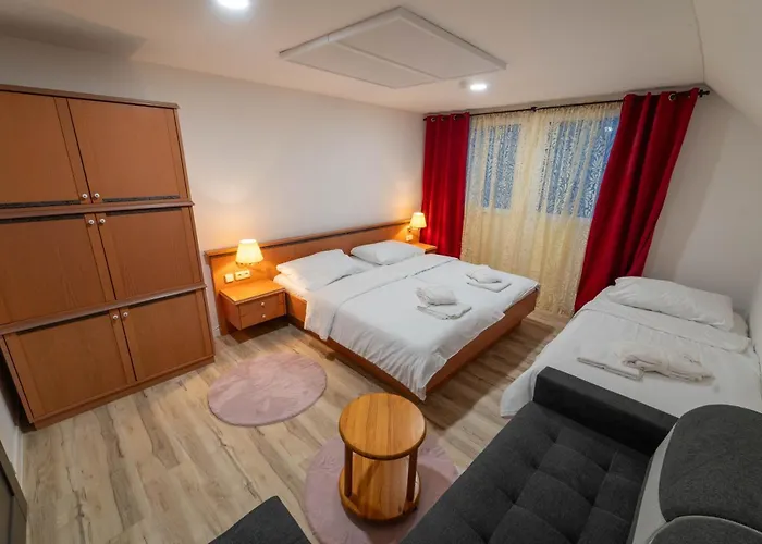 Tavba -gocar Az 27 Osob, 8 Apartmanu,8 Koupelen, 8 Kuchyni Na Kraji Lesa Feriehus Kamenicky Senov
