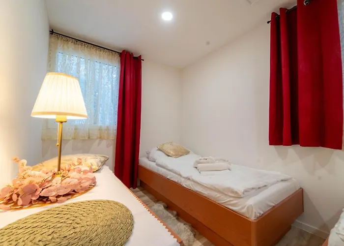 Feriehus Tavba -gocar Az 27 Osob, 8 Apartmanu,8 Koupelen, 8 Kuchyni Na Kraji Lesa *