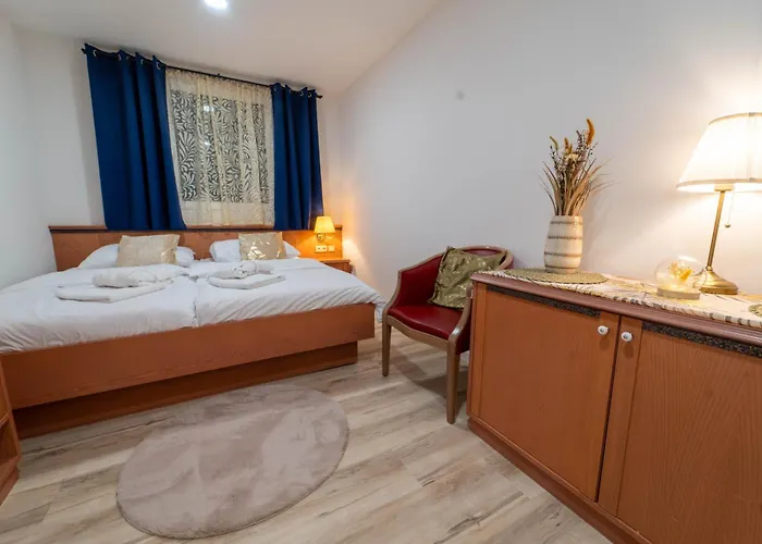 Tavba -gocar Az 27 Osob, 8 Apartmanu,8 Koupelen, 8 Kuchyni Na Kraji Lesa Feriehus *