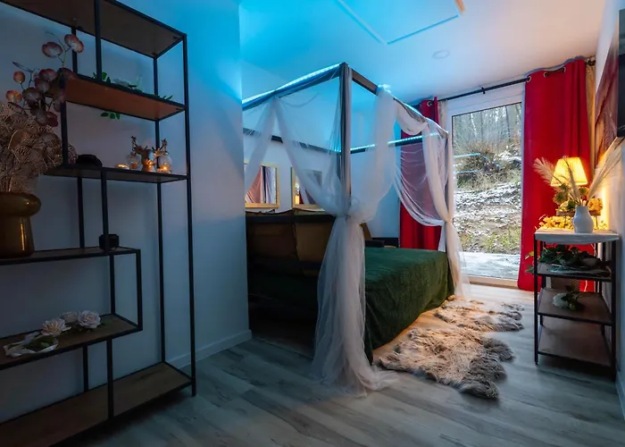 Tavba -gocar Az 27 Osob, 8 Apartmanu,8 Koupelen, 8 Kuchyni Na Kraji Lesa Kamenicky Senov