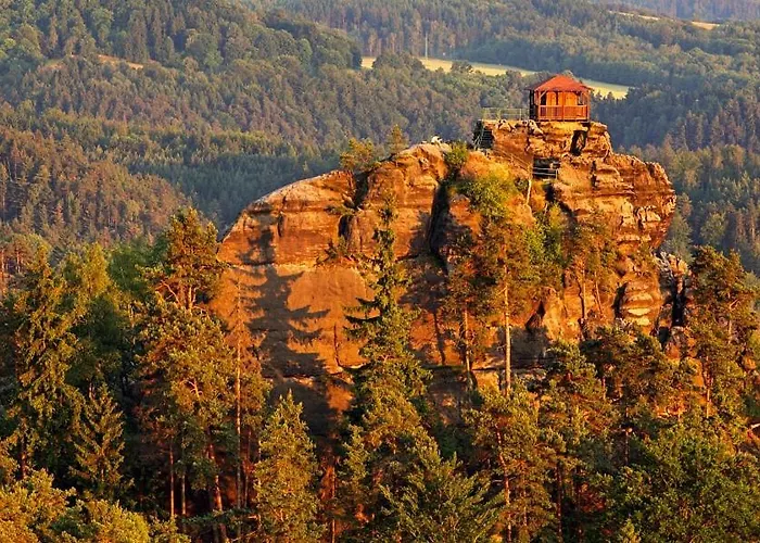 Tavba -gocar Az 27 Osob, 8 Apartmanu,8 Koupelen, 8 Kuchyni Na Kraji Lesa *